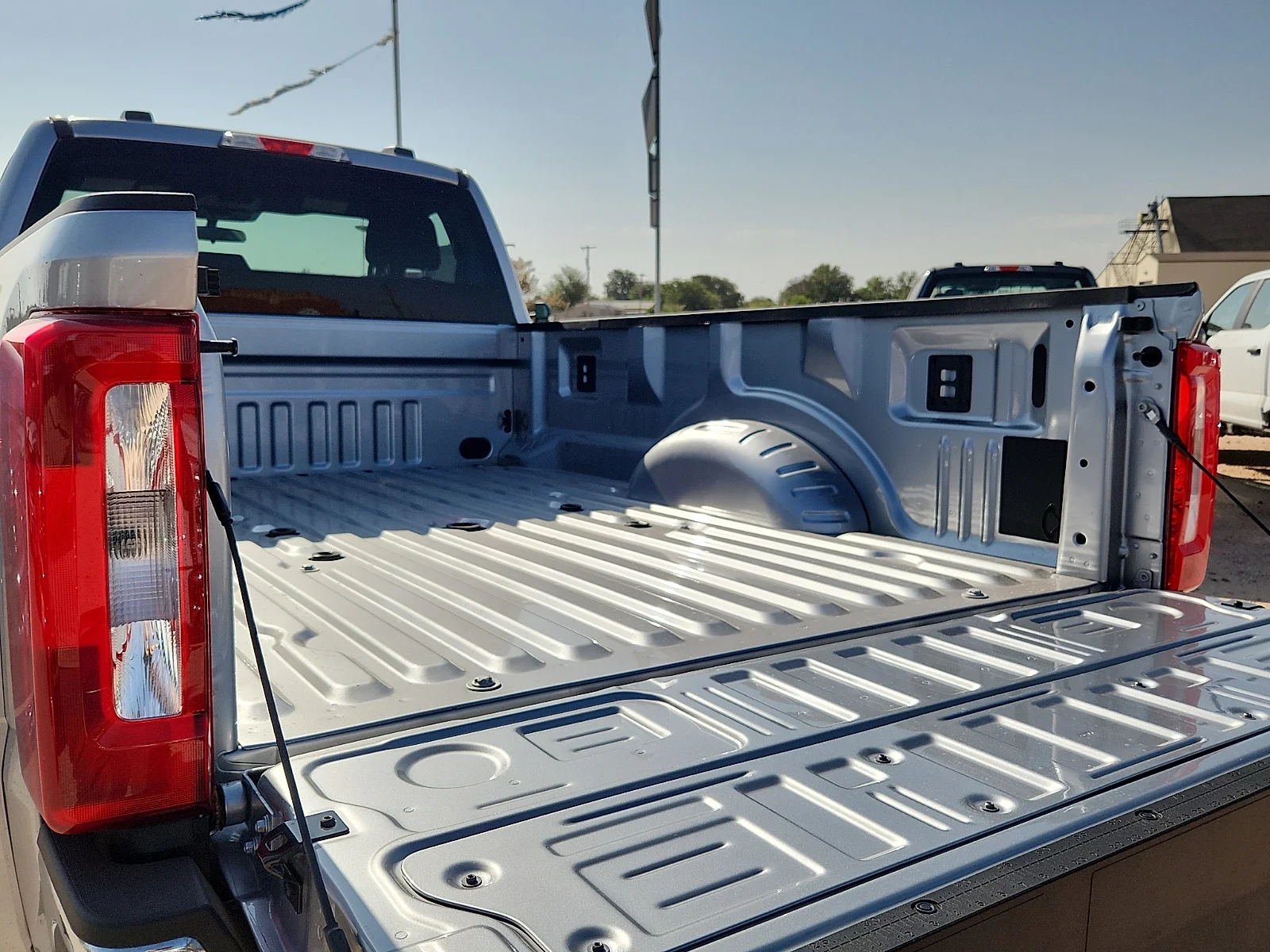 New 2027 Iconic Silver Metallic Ford XLT image 12