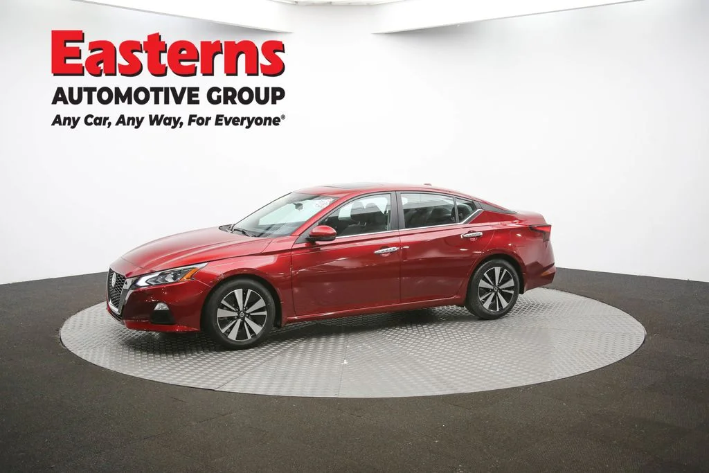Used 2021 Red Nissan 2.5 SV image 57