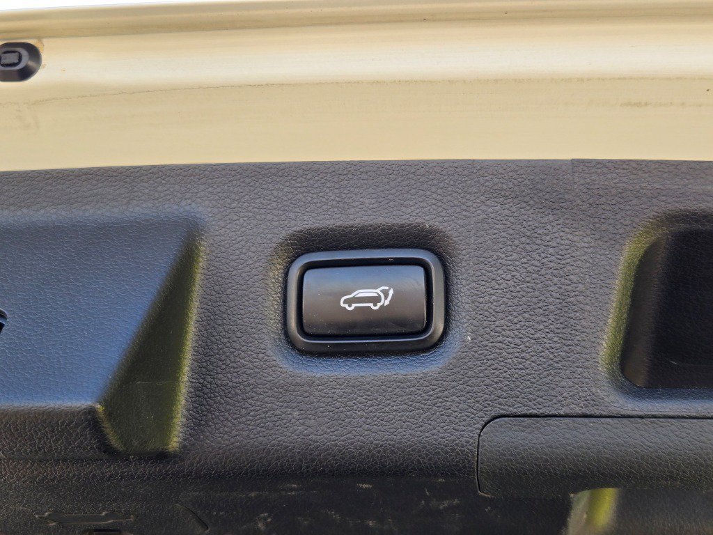 Used 2022 Quartz Hyundai XRT image 12
