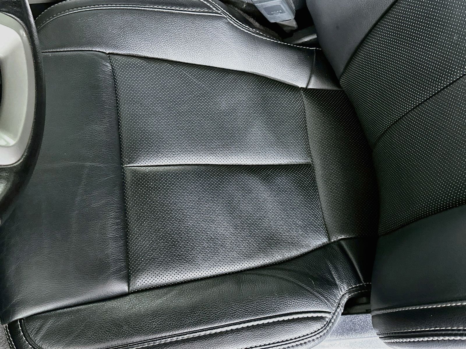 Used 2020 Black Metallic Ford Lariat image 20