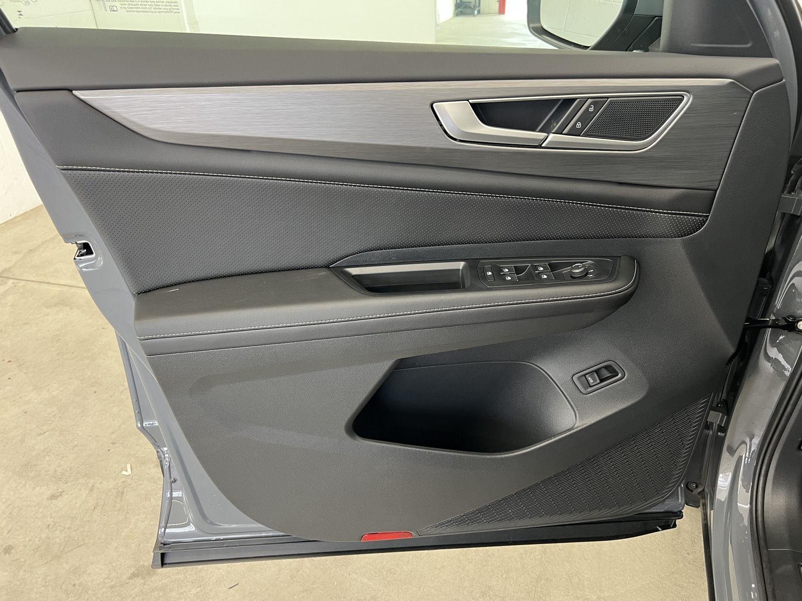 New 2026 pure gray Volkswagen 2.0T SE w/Technology image 11