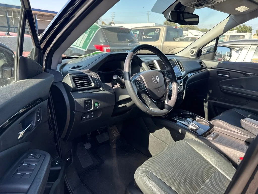 Used 2017 Black Honda Elite image 5