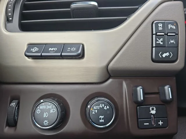 Used 2018 WHITE FROST TRICOAT GMC Denali image 29