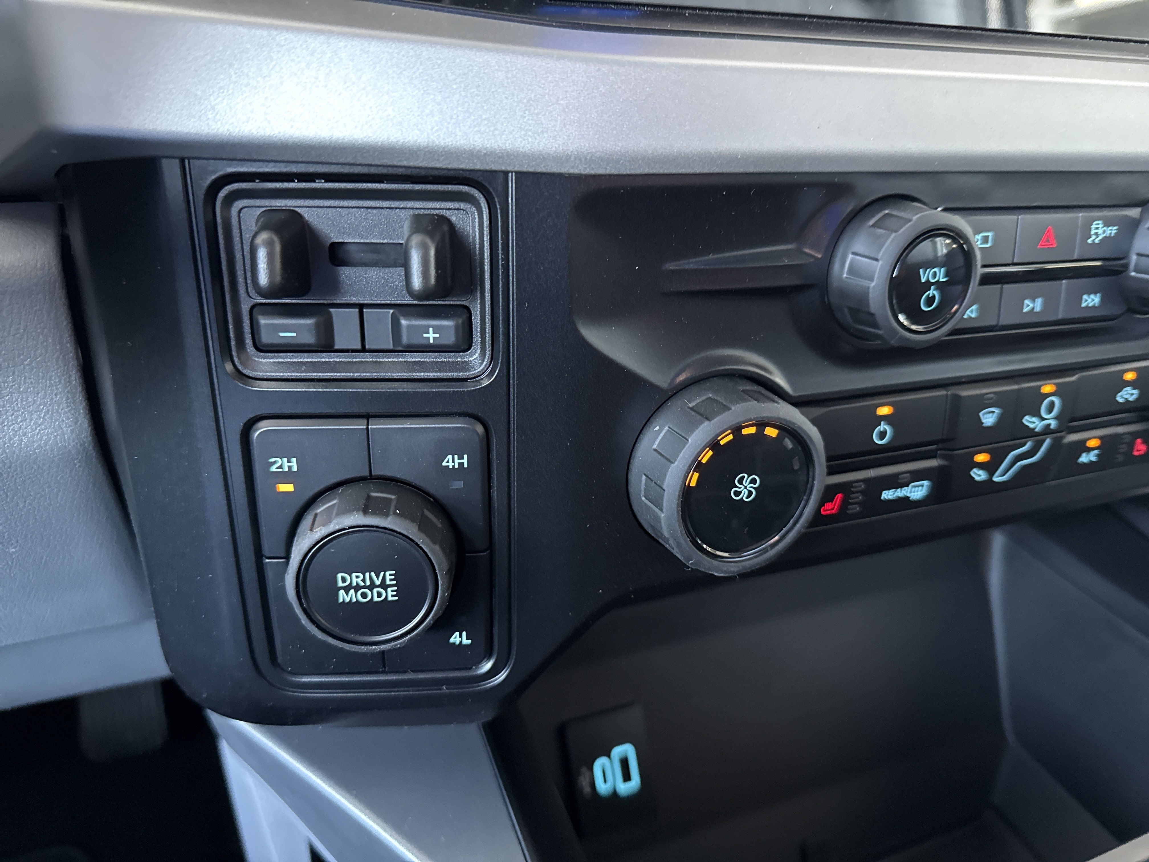 2026 Ford F-350 Super Duty XLT - Photo 27