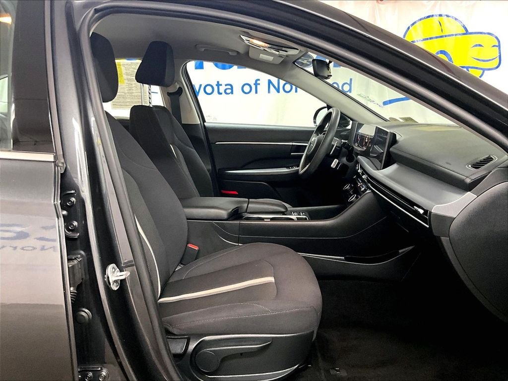 Used 2024 Gray Hyundai SEL image 11