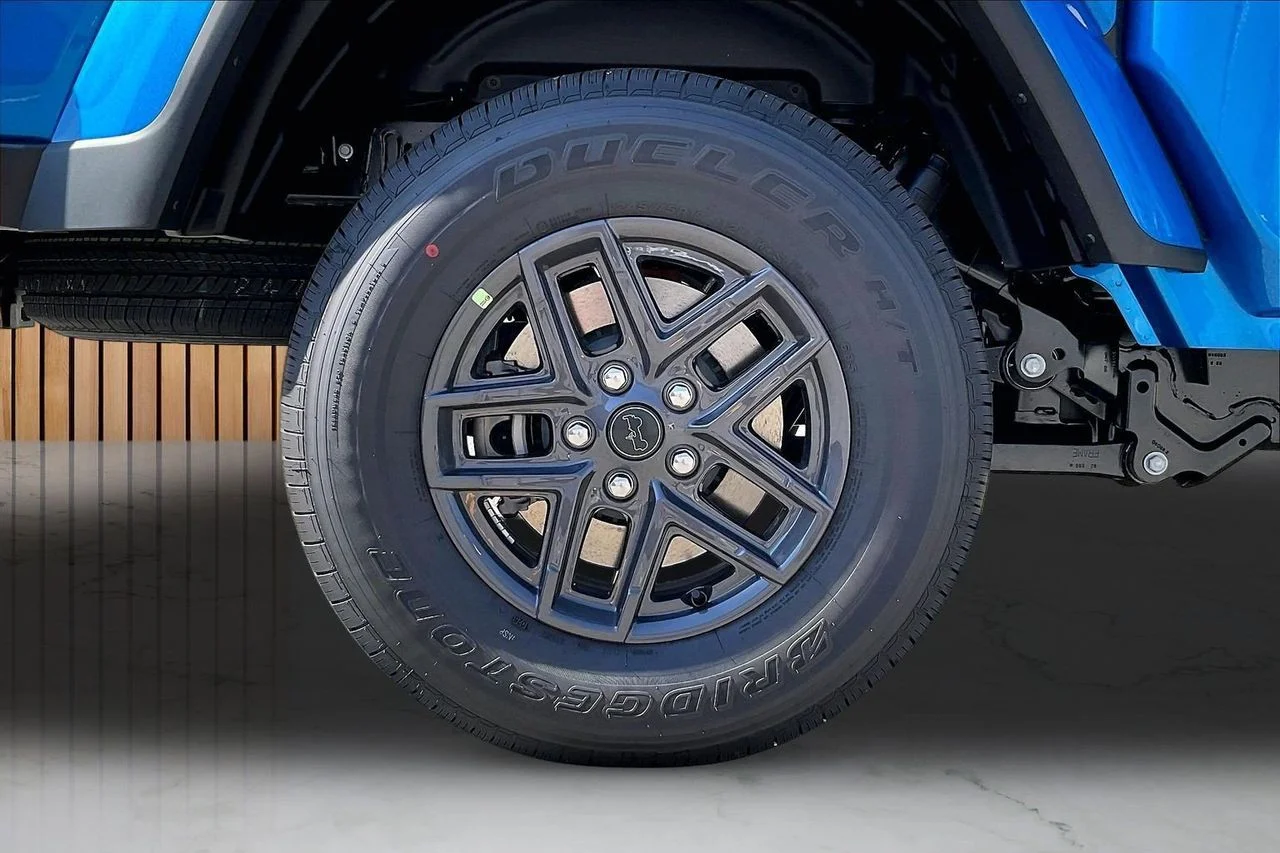 New 2026 Hydro Blue Pearl-Coat Exterior Paint Jeep Sport S image 32