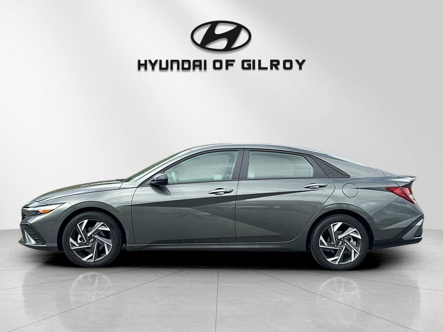 Used 2025 Gray Hyundai SEL Sport image 2