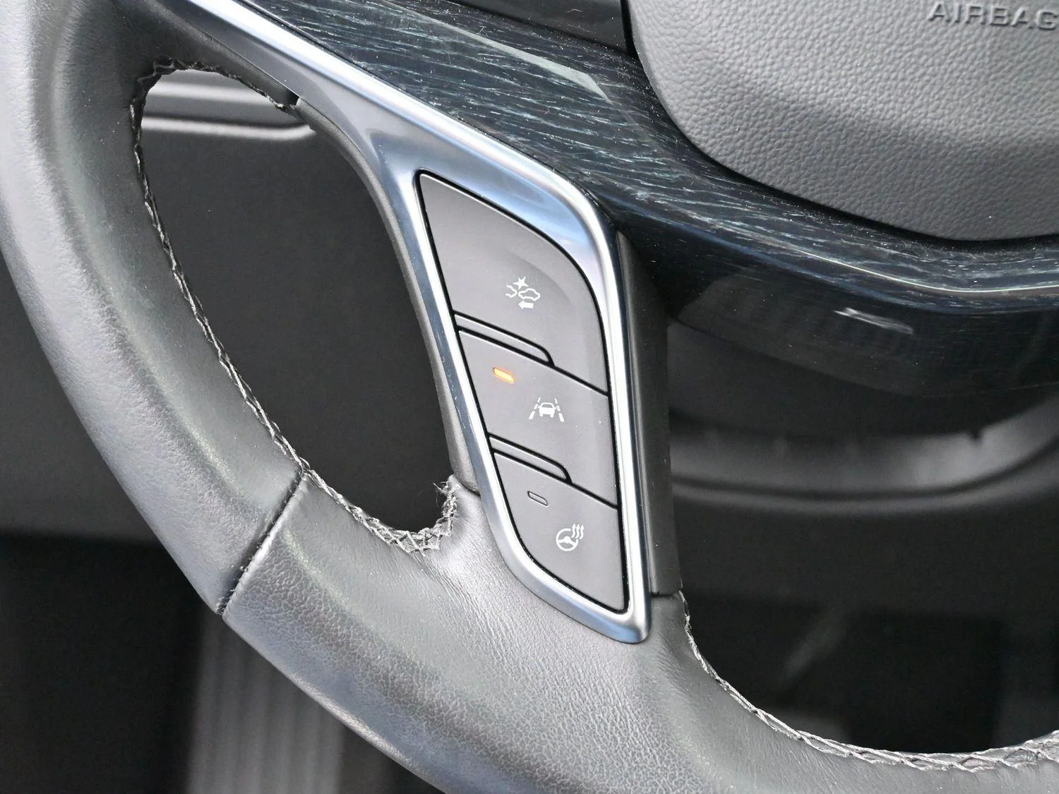 Used 2025 Stellar Black Metallic Cadillac Premium Luxury image 18