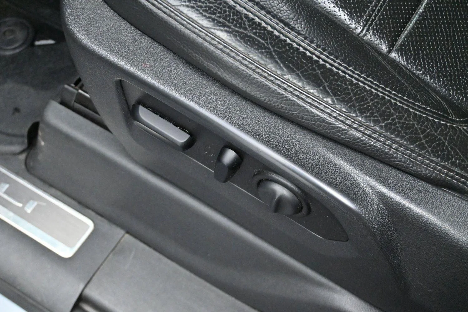 Used 2020 SATIN STEEL METALLIC GMC Denali image 15