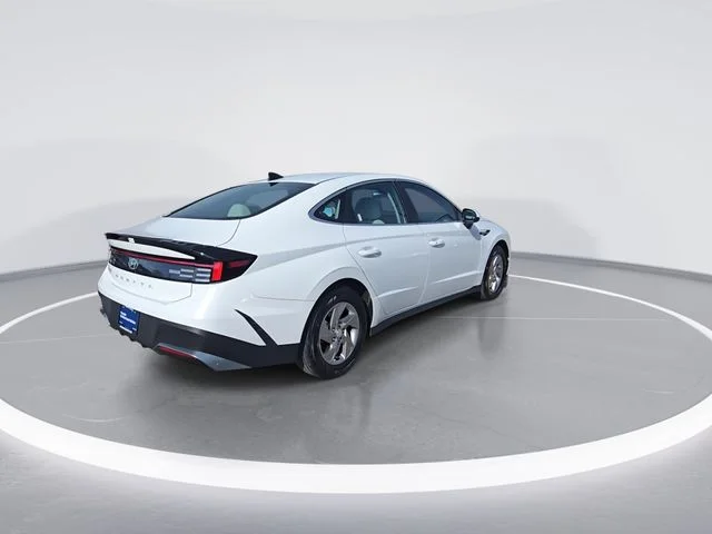 Used 2025 White Hyundai SE image 8