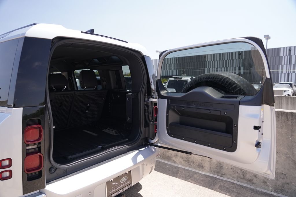 Used 2022 Silver Land Rover XS Edition image 31