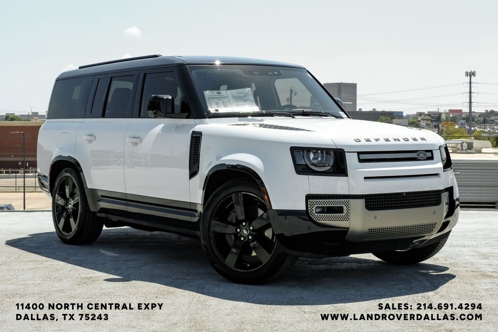 Used 2025 Fuji White Land Rover X-Dynamic SE image 3