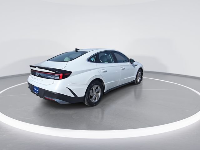 Used 2025 White Hyundai SE image 8