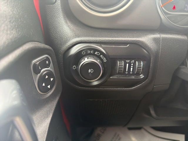 Used 2020 Firecracker Red Clearcoat Jeep Sport S image 32