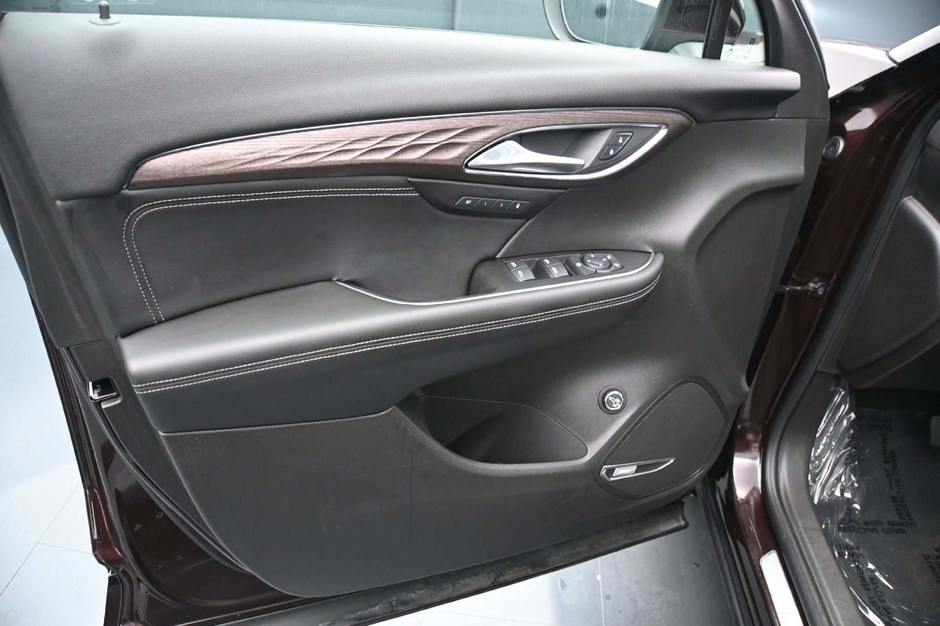 Used 2021 Rich Garnet Metallic Buick AWD 4dr Avenir image 18