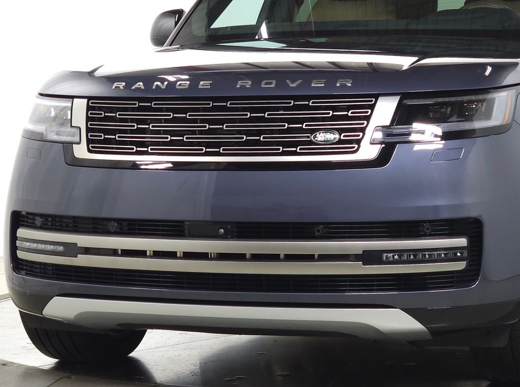 Certified Used 2025 Varesine Blue Metallic Land Rover SE image 13