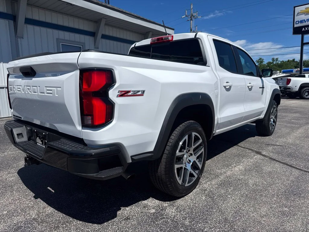 Used 2023 Summit White Chevrolet Z71 image 7