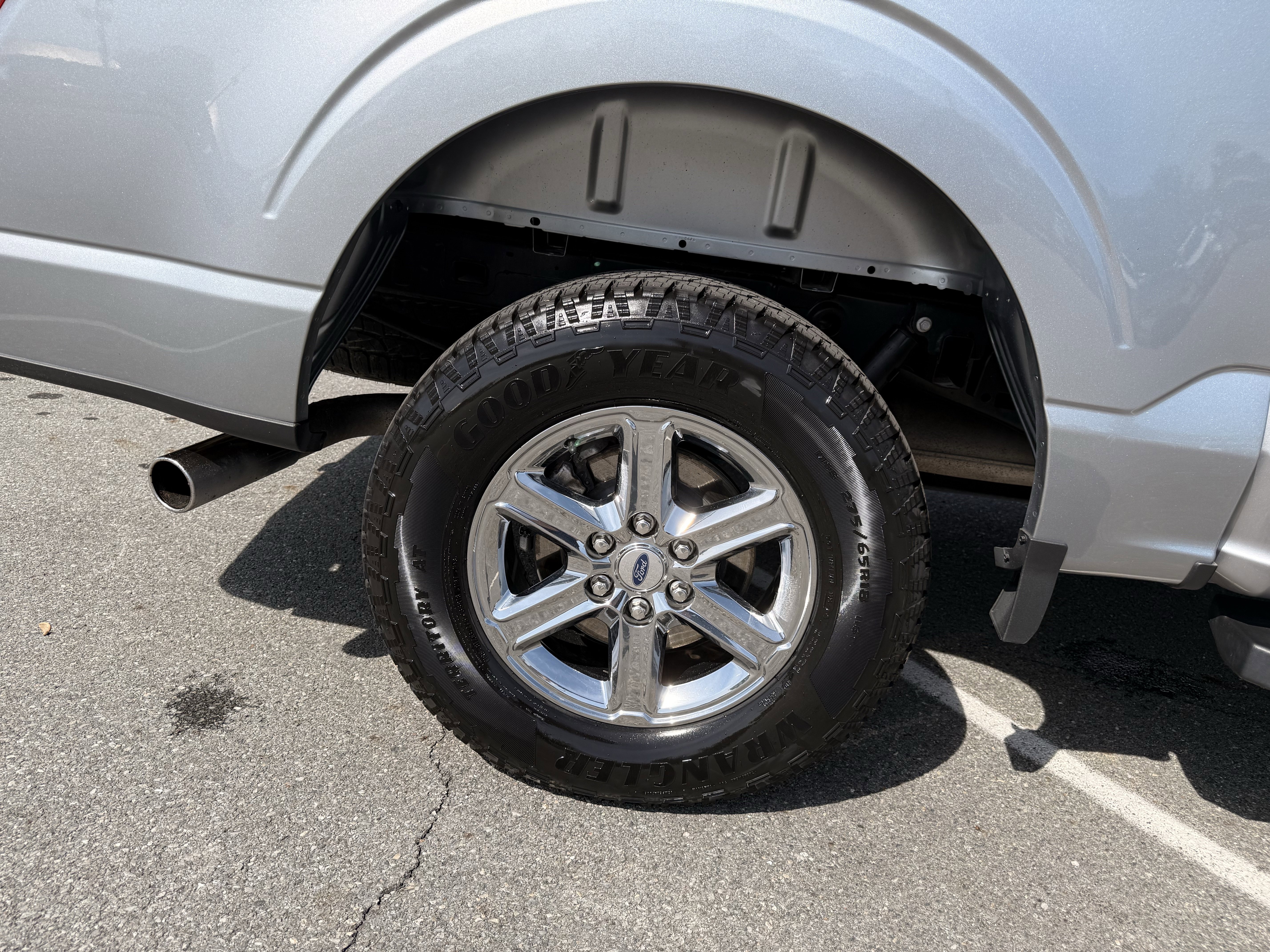 Used 2025 Silver Metallic Ford XLT image 45