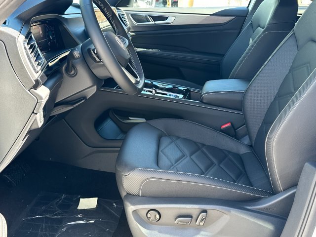New 2026 White Volkswagen SE w/Technology image 9