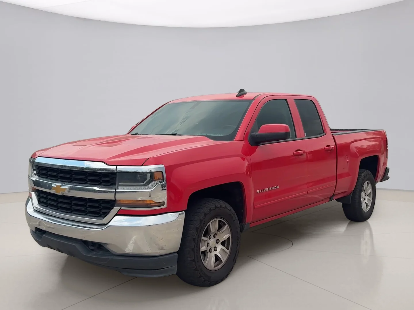 Used 2018 Red Chevrolet LT image 1