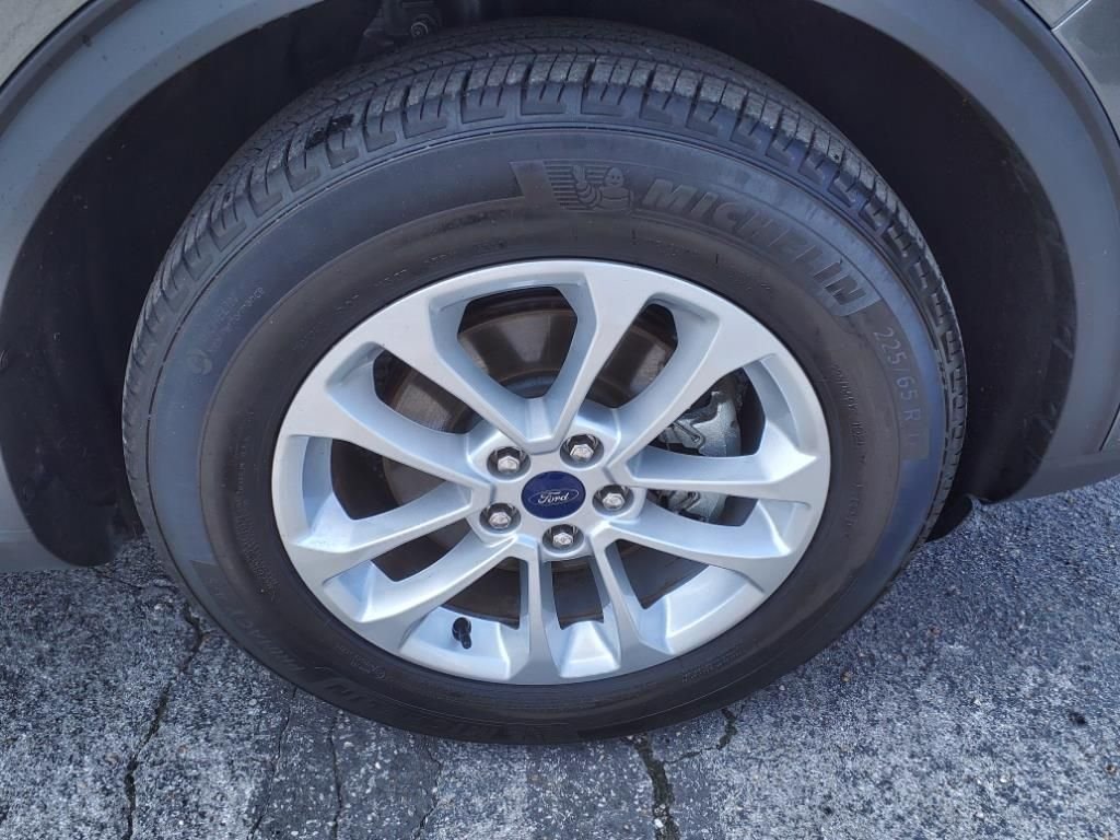 Used 2020 Gray Ford SE image 7