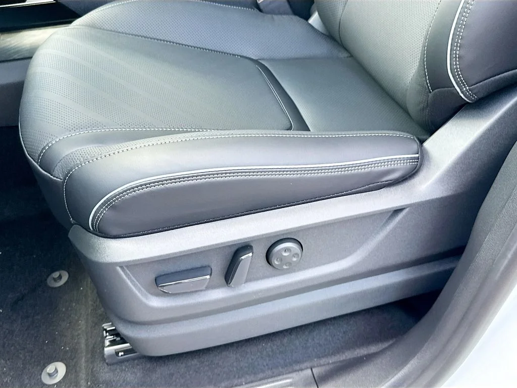 New 2026 RADIANT WHITE INFINITI Luxe 2WD image 20