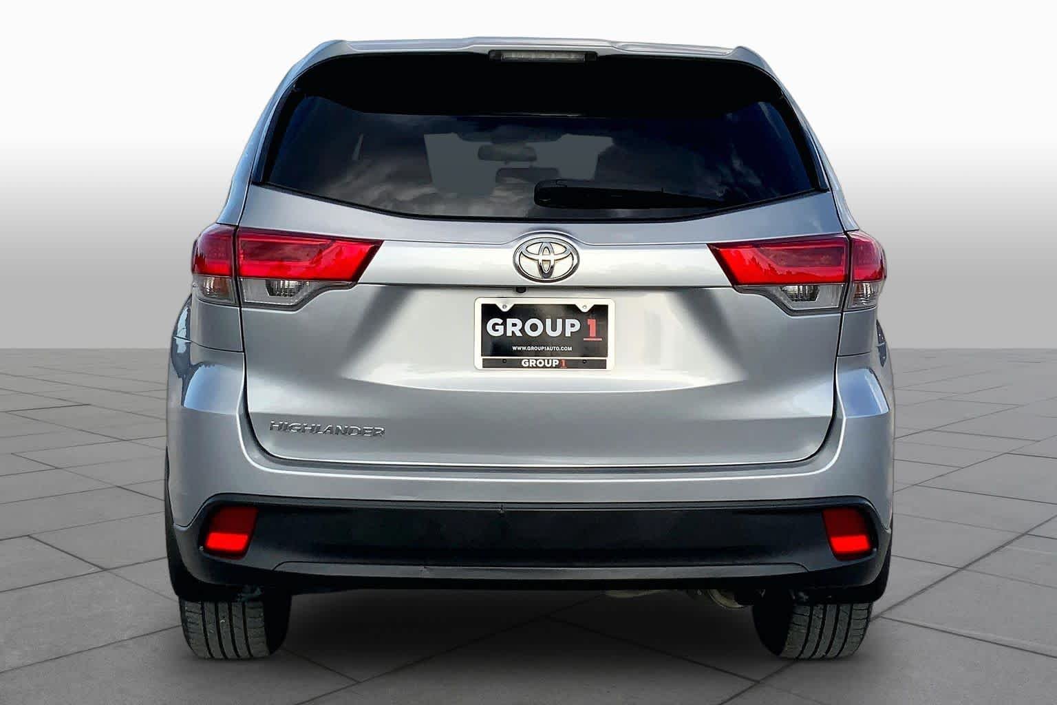 Used 2019 Celestial Silver Metallic Toyota LE image 5