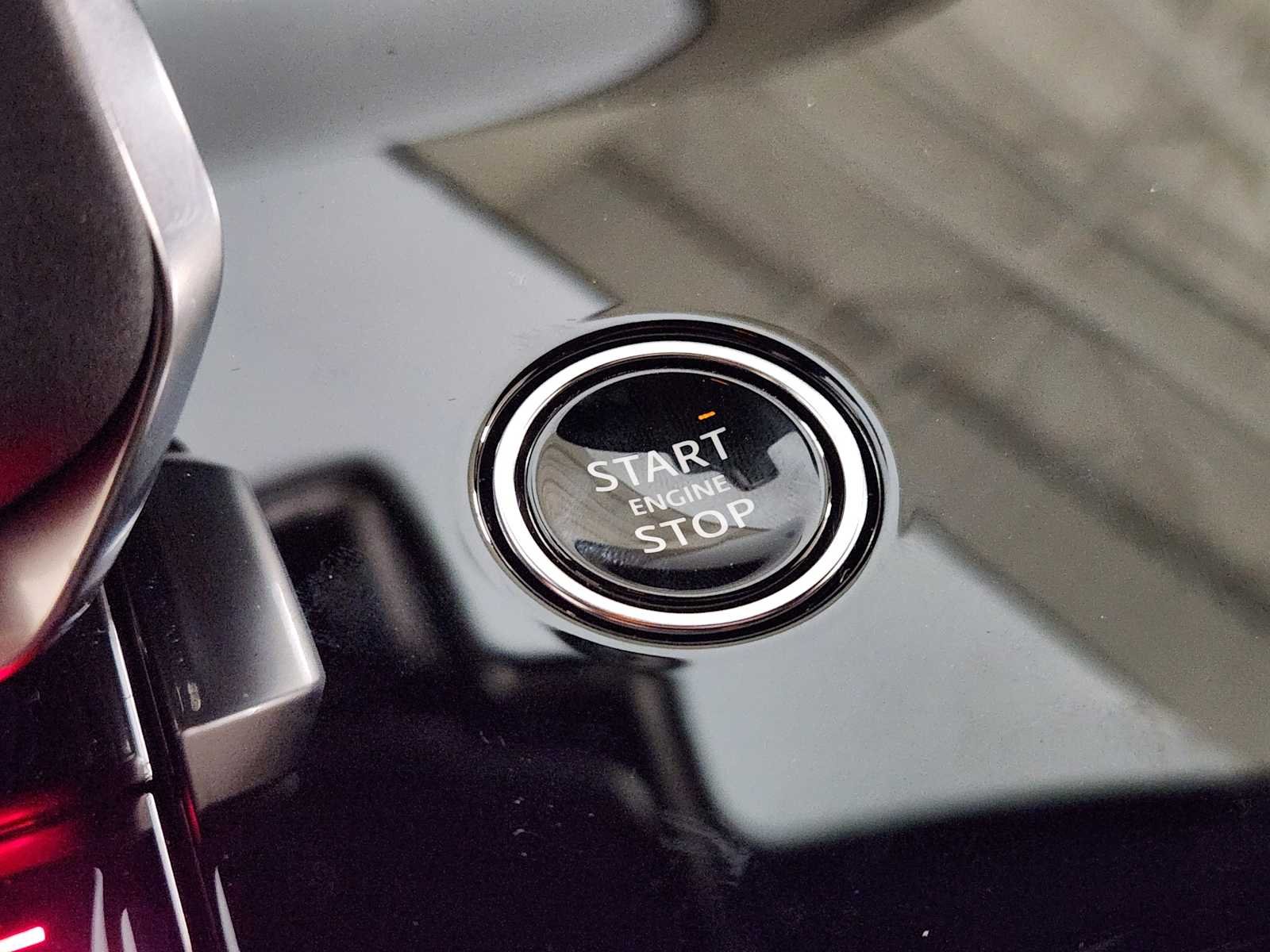 New 2027 Fuji White Land Rover SE image 20