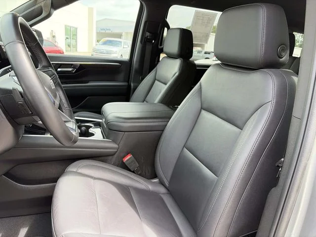 Used 2025 Gray Chevrolet Z71 image 18