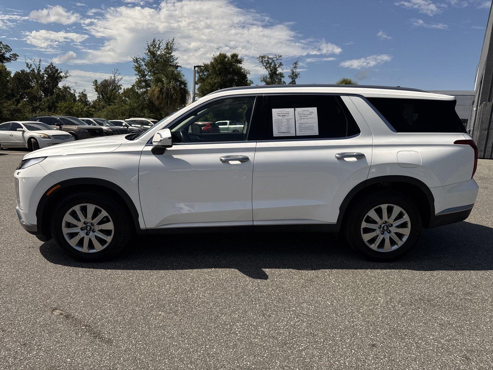 Used 2024 Hyper White Hyundai SEL 7P image 6