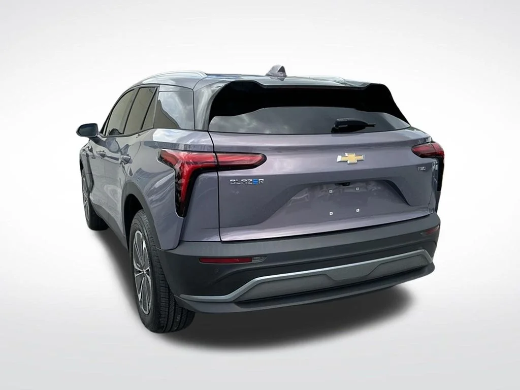 Used 2024 Gray Chevrolet LT image 9