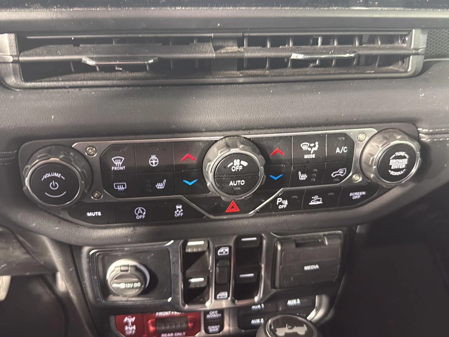 Used 2024 Earl Clearcoat Jeep Rubicon image 22