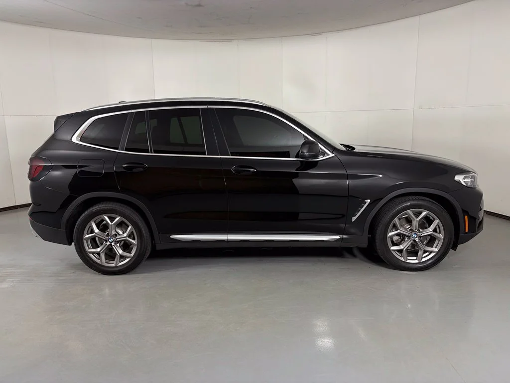 Used 2022 Black BMW sDrive30i image 9