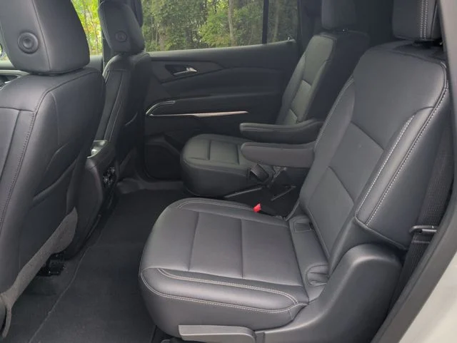 Used 2025 White Chevrolet LT image 27