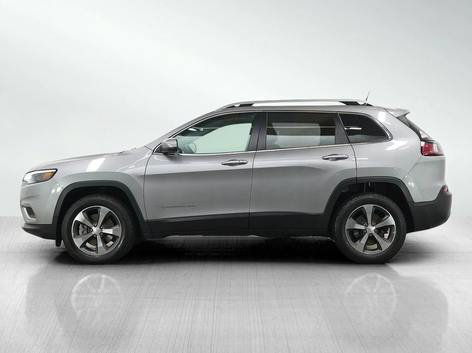 Used 2019 Jeep Cherokee Limited with VIN 1C4PJMDXXKD465150 for sale in Hopkins, Minnesota