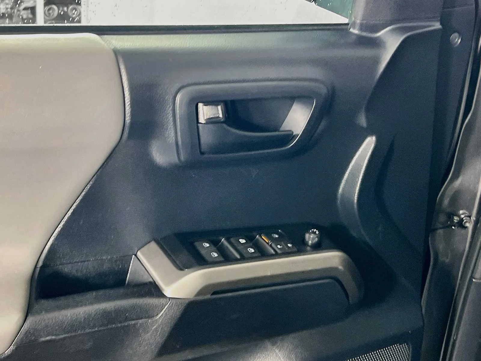 Used 2019 Magnetic Gray Metallic Toyota SR5 image 18