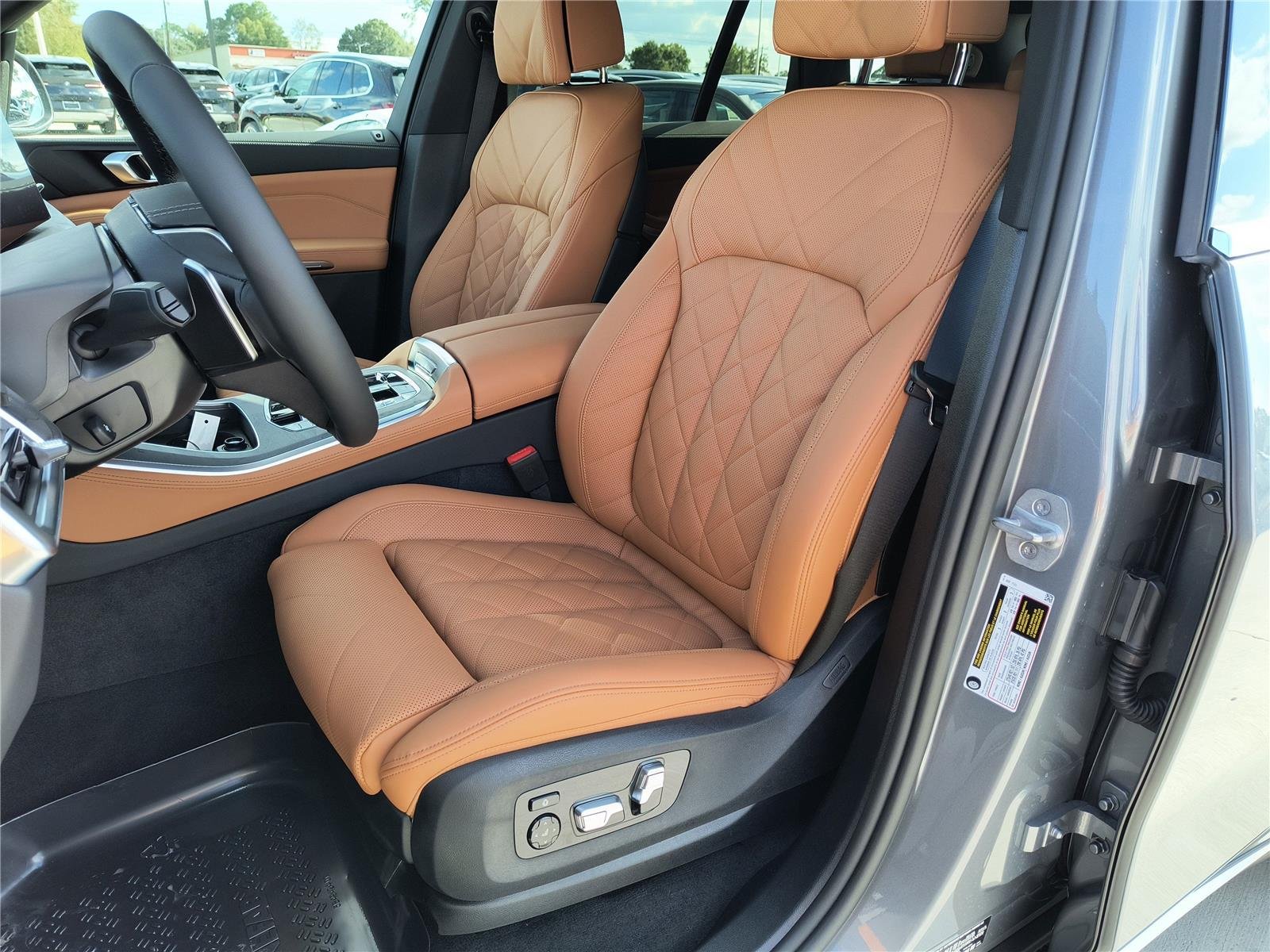 Used 2026 Skyscraper Grey Metallic BMW sDrive40i image 7