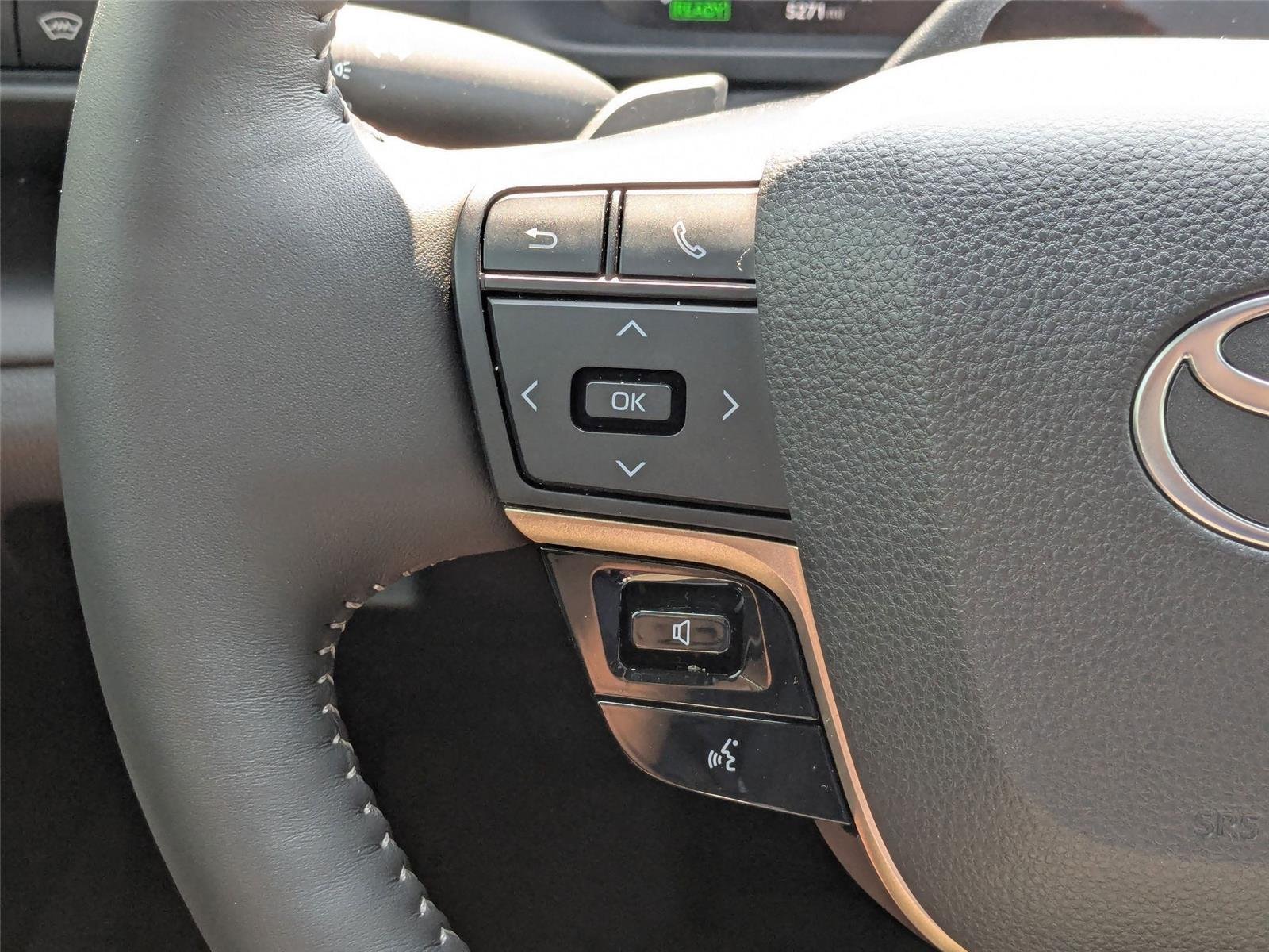 Used 2025 Oxygen White Toyota Platinum image 17