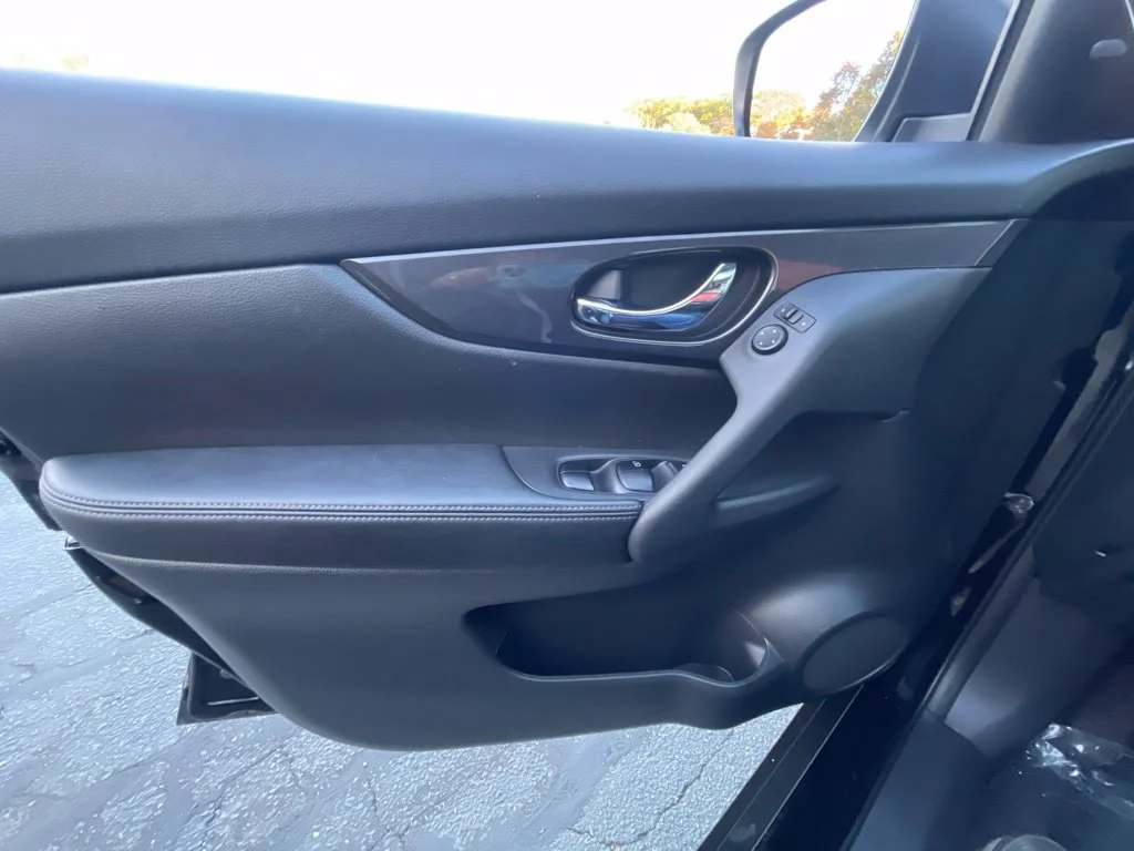Certified Used 2018  Nissan SV image 9