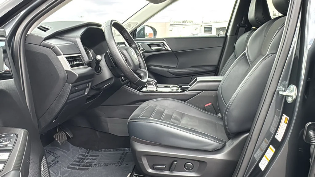 Used 2025 Gray Mitsubishi SE 2.5 S-AWC image 6