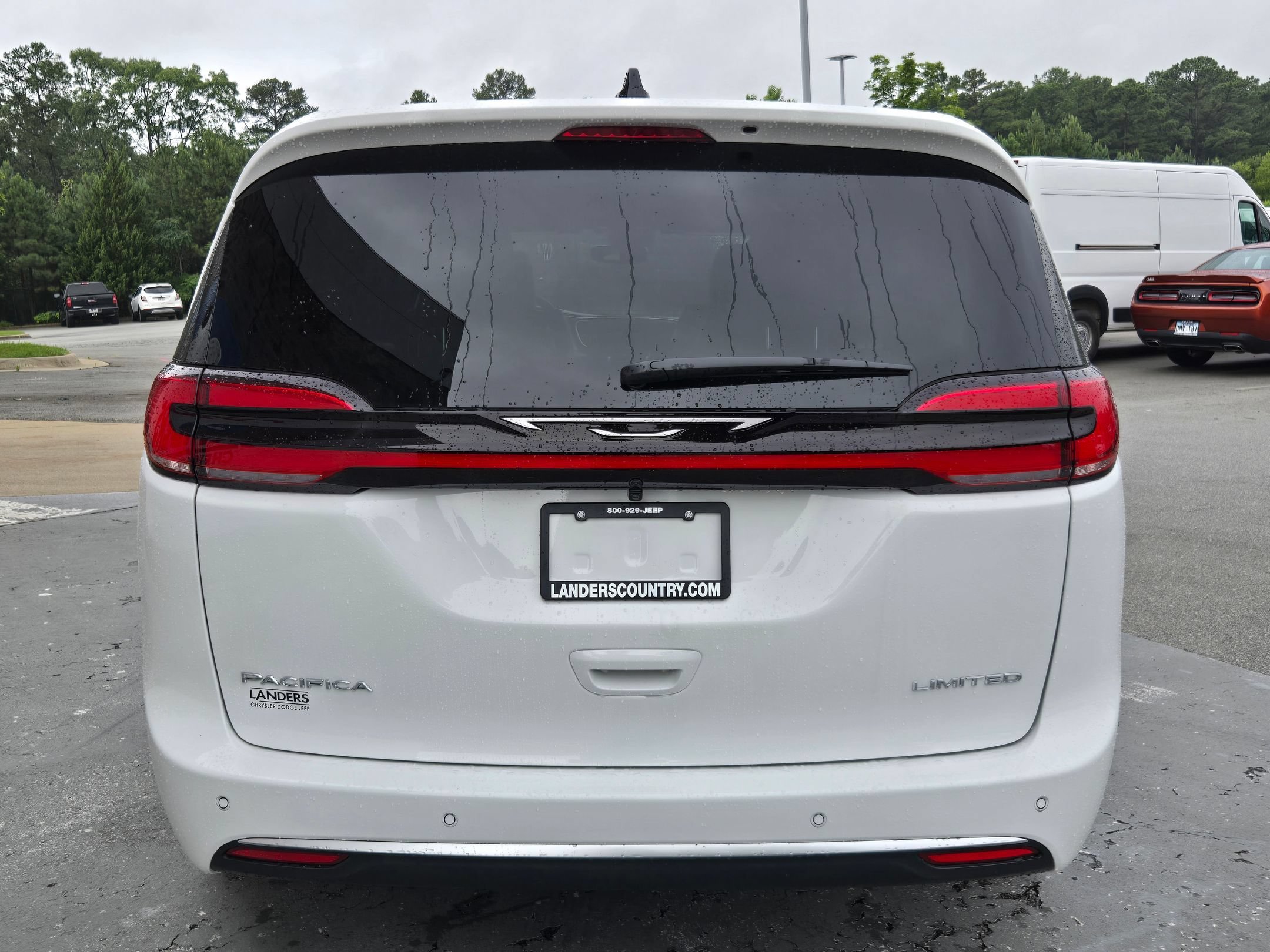 New 2027 Bright White Clear-Coat Exterior Paint Chrysler Limited image 6