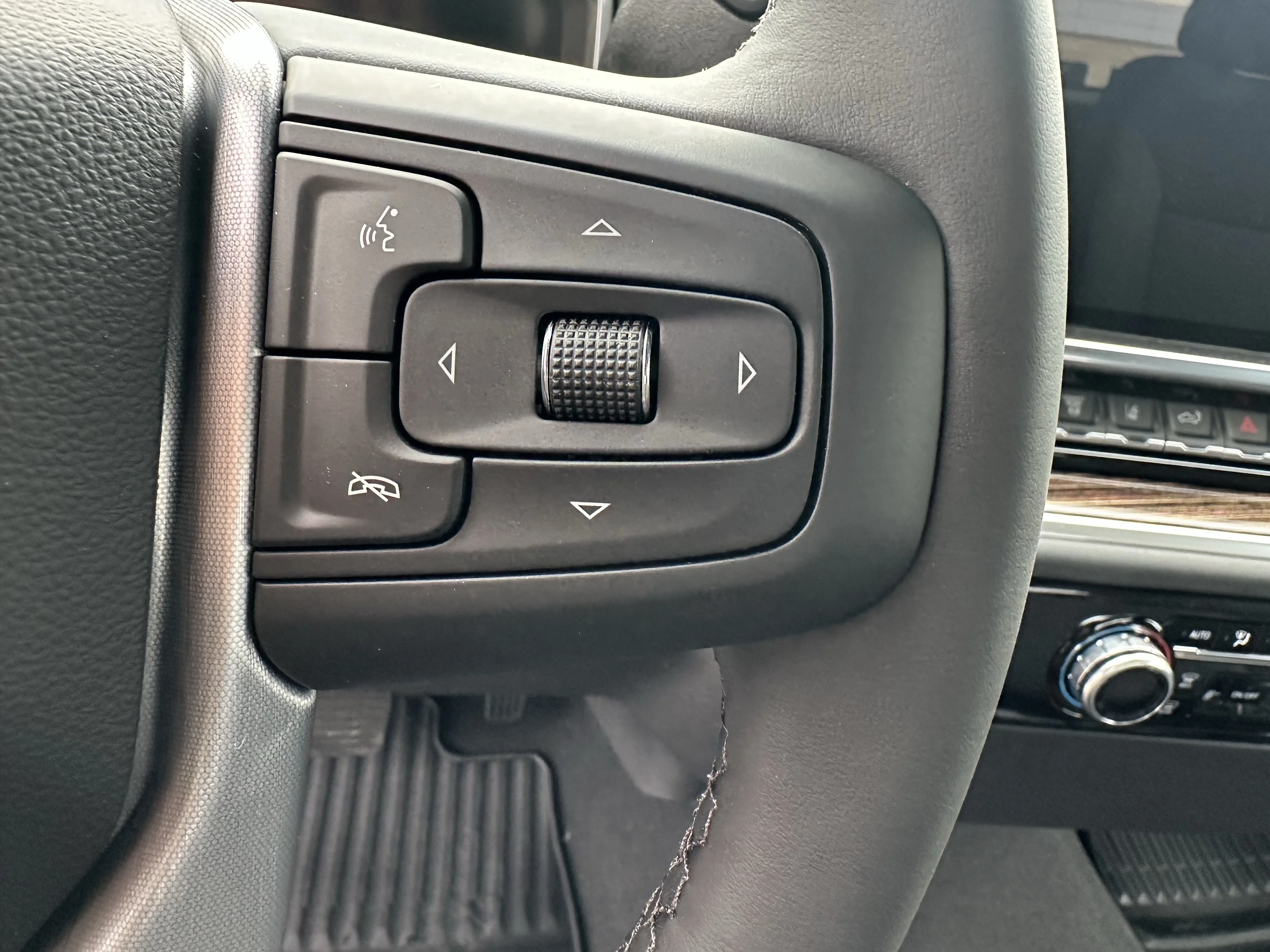 New 2026 Summit White GMC SLE image 13