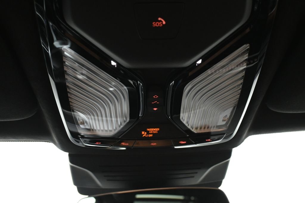 Used 2027 Black Sapphire Metallic BMW xDrive40i image 21