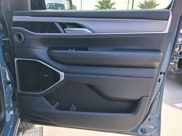 New 2026 Steel Blue Exterior Paint Jeep Limited Reserve image 24