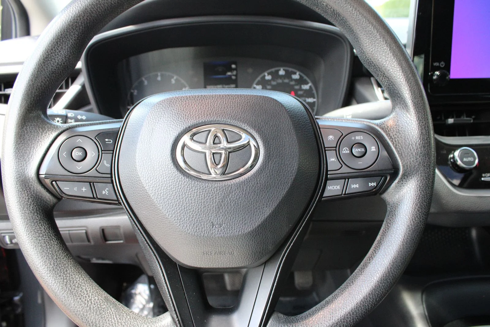 Used 2023  Toyota LE image 18