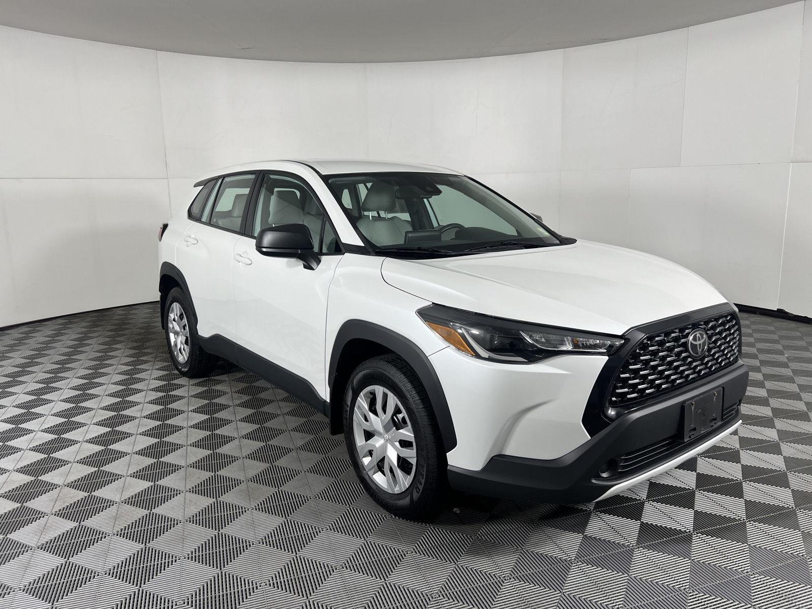 Used 2022 Wind Chill Pearl Toyota L image 21