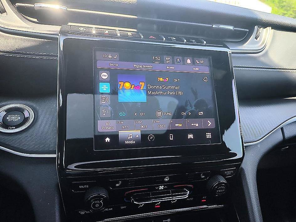Used 2023 Silver Zynith Jeep Altitude X image 20