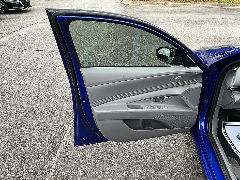 Used 2024 Intense Blue Hyundai SEL image 11