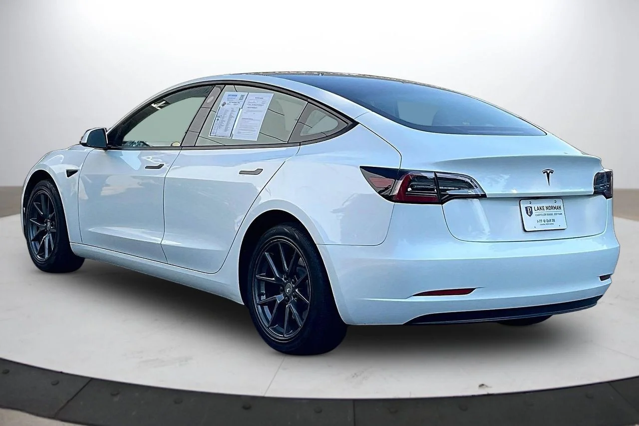 Used 2023  Tesla Base image 7