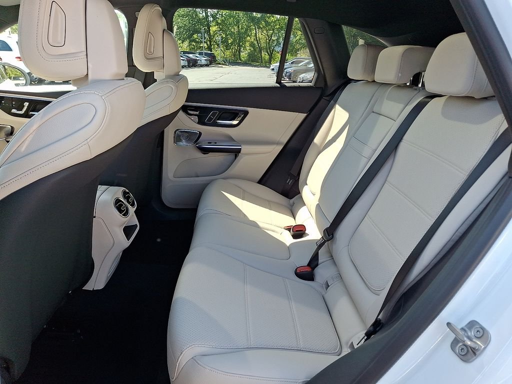 New 2027 Polar White Mercedes-Benz GLC 300 image 10